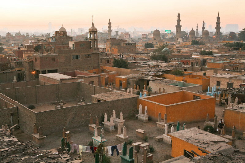 نمايي از بخش شمالي قبرستان و مقابر سلاطين و اميران