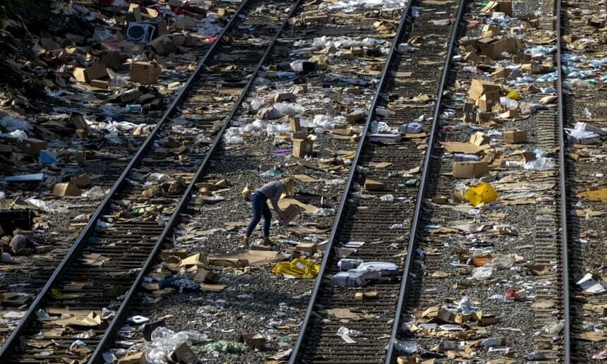 تصاویر | غارت قطارهای باری در لس آنجلس با شیوه جدید