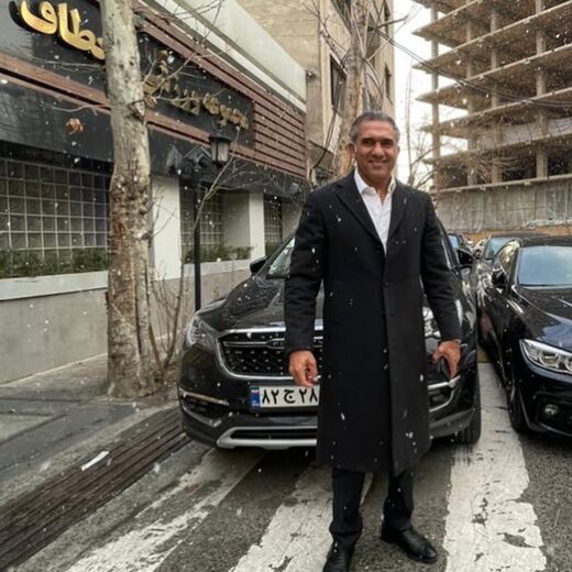 عابدزاده دروازه بان اسطوره ای ایران در روز برفی فوتبال