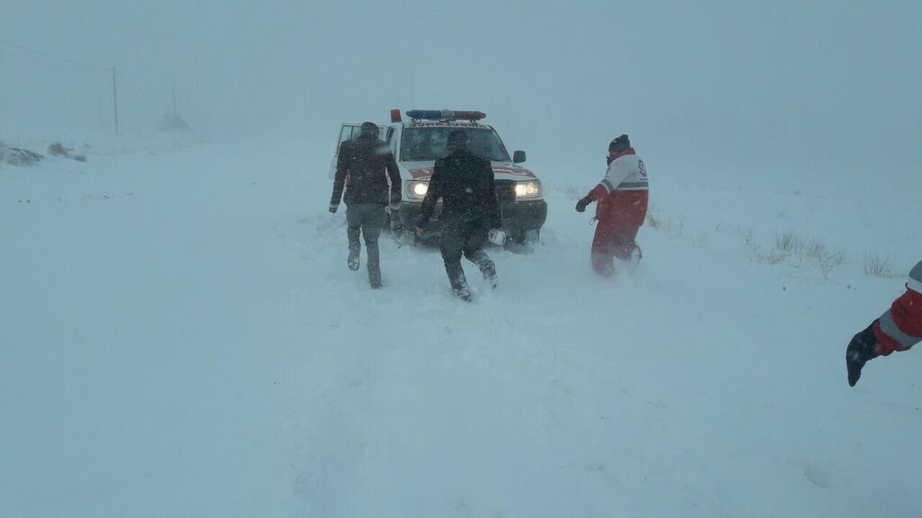 ارتفاع برف در محور اسالم - خلخال به یک متر رسید برف