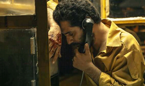 مصلحت رنگ پرده را میبیند