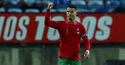 واکنش رونالدو به شکستن رکورد علی دایی پس از کسب جایزه خاص | حالا ۶ گل هم بالاتر هستم