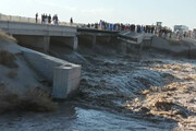 ببینید | لحظه تخریب یک پل در ریگان و مسدودشدن راه کرمان به سمت ایرانشهر