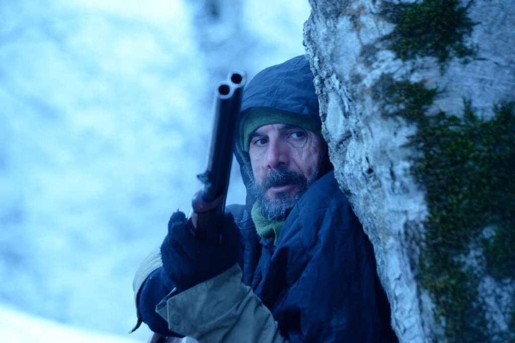 ماجرای سرمایه گذاری احسان علیخانی در برف آخر | امین حیایی هم شریک علیخانی شد؟