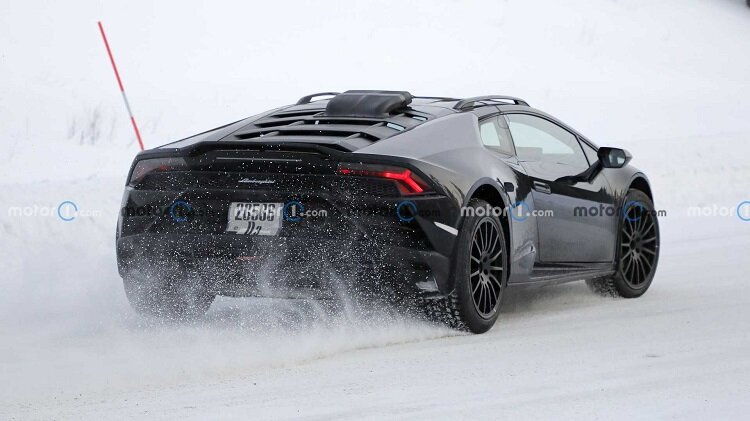 عکسهای دزدکی از لامبورگینی هوراکان ۲۰۲۲ | طوفان در برف