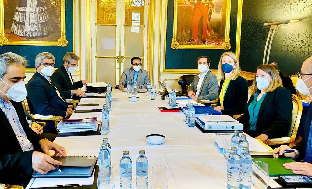 جلسه مذاکره‌کنندگان ایران و سه کشور اروپایی