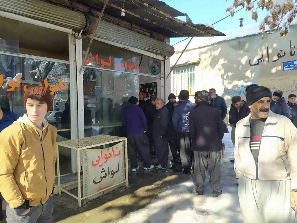 بارش برف بی‌سابقه در کردستان | کمبود نان در سنندج - همشهری آنلاین
