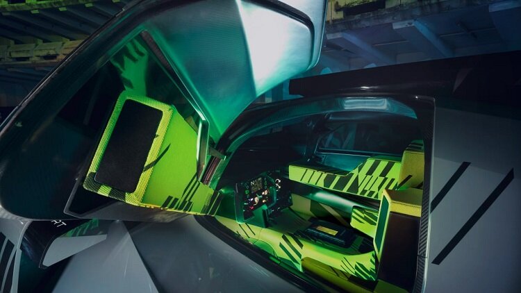 تصاویر | سریعترین پژوی تاریخ آماده مسابقه میشود