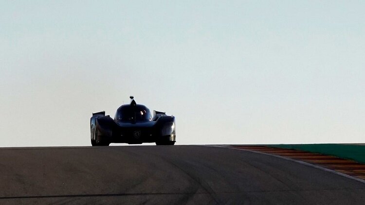 تصاویر | سریعترین پژوی تاریخ آماده مسابقه میشود