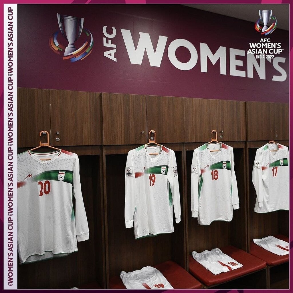 لباس دختران   زنان فوتبالیست تیم لی فوتبال