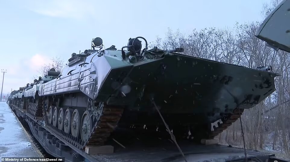 تصاویر تازه از افزایش نیرو در نزدیکی اوکراین؛ آمادگی برای یک جنگ ۹ ماهه