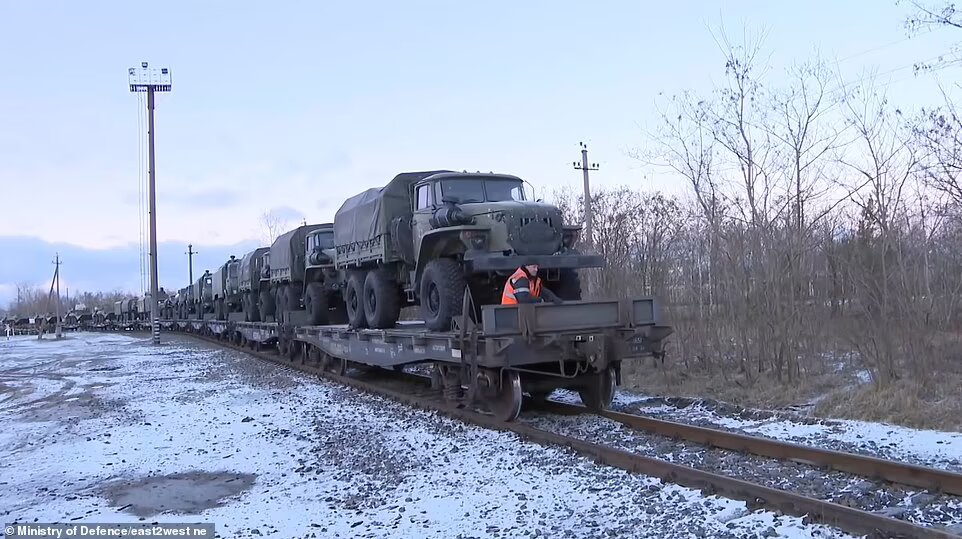 تصاویر تازه از افزایش نیرو در نزدیکی اوکراین؛ آمادگی برای یک جنگ ۹ ماهه