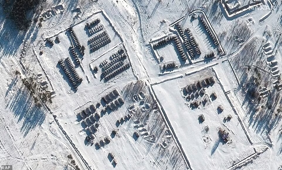 تصاویر تازه از افزایش نیرو در نزدیکی اوکراین؛ آمادگی برای یک جنگ ۹ ماهه