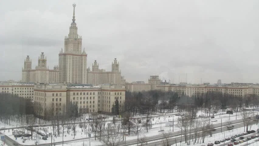 دانشگاه دولتی مسکو در زمستان