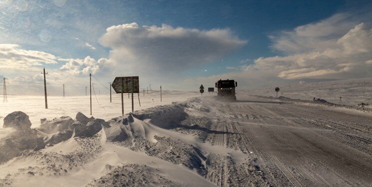 کدام جاده‌ها را برف و باران مسدود کرده است؟