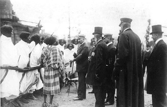 تصاویر | تا حالا باغوحش انسانی دیده بودید؟