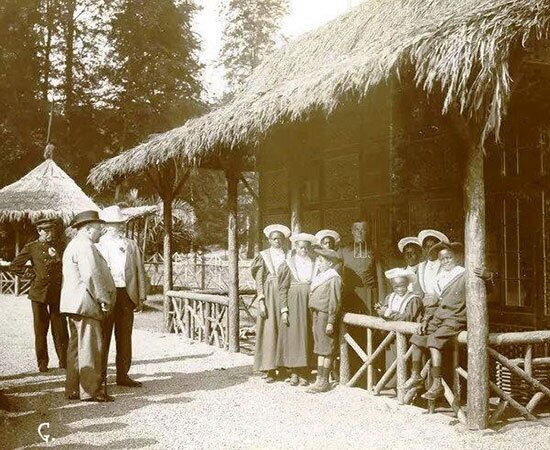 تصاویر | تا حالا باغوحش انسانی دیده بودید؟