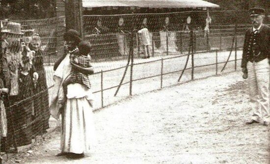 تصاویر | تا حالا باغوحش انسانی دیده بودید؟