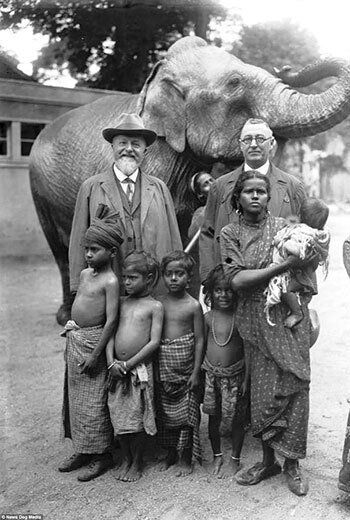 تصاویر | تا حالا باغوحش انسانی دیده بودید؟