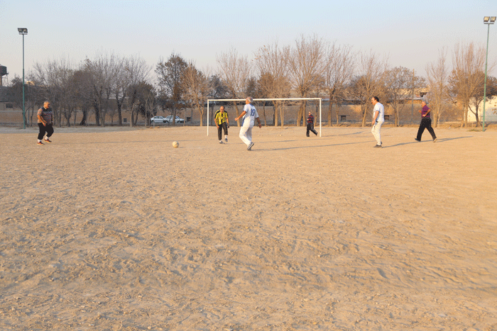 خاطرهبازی با «حسن روشن» و «مهدی دینورزاده» | از زمینهای خاکی شمیران تا تیمملـی | زمین اختیاریه را دریابید