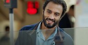 ببینید | لبخند تلخی که قهرمان پشت آن پنهان می‌شود | اصغر فرهادی در میان غول‌های سینما از بازی امیر جدیدی می‌گوید