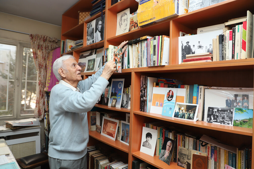 در حال حاضر بزرگترین دغدغه مردم در کشور ما مساله «نان» است | جامعه ایرانی درگیر مسابقه بقاست | در حال حاضر تنها طبقه مرفه جامعه میتواند شادی فکر کند