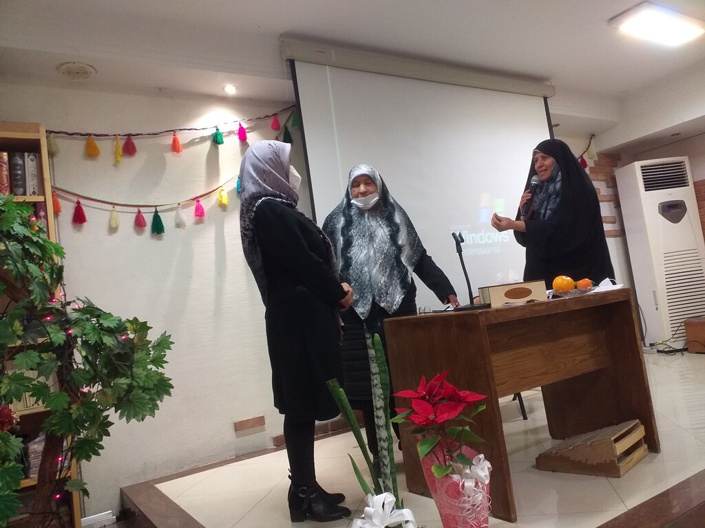 تقدیر از بانوی 75 ساله که هنوز هم حامی رایحه است