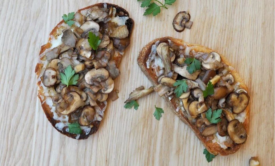 قارچ و پنیر ؛ غذایی ساده برای صبحانه و شام