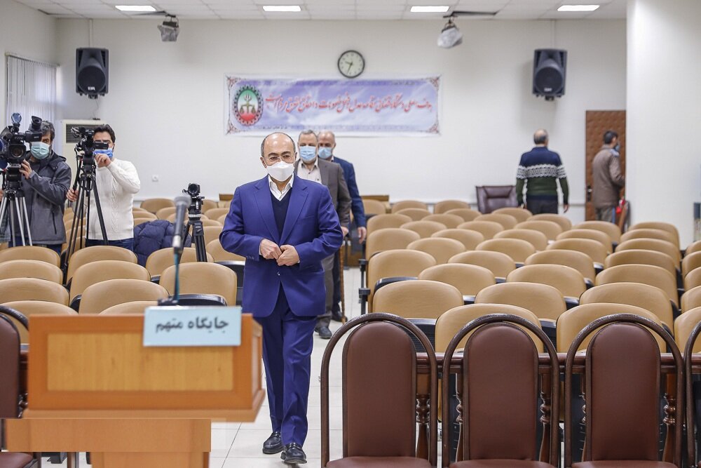 ۲۱ مسئول گمرک رشوه دریافت کردهاند ا لیست بلند بالا از انواع رشوههای مدیران کروز؛ از ساندرو، مزدا۳ تا سکه و...