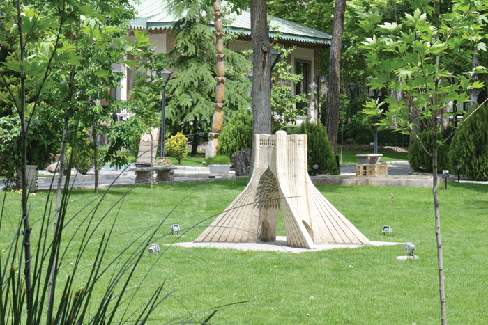 هنر معماران ایرانی یکجا ببینید | ماکت بناهای فاخر ایرانزمین در باغموزه هنر ایرانی