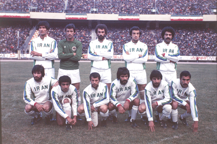 علی پروین: فقط یک جا گریه میکنم | مامان نصرت گفت مگر دیوانهای میخواهی ازدواج کنی؟! | معروف بودم به علی زاغی | دلم برای یک استقلالی تنگ شده است