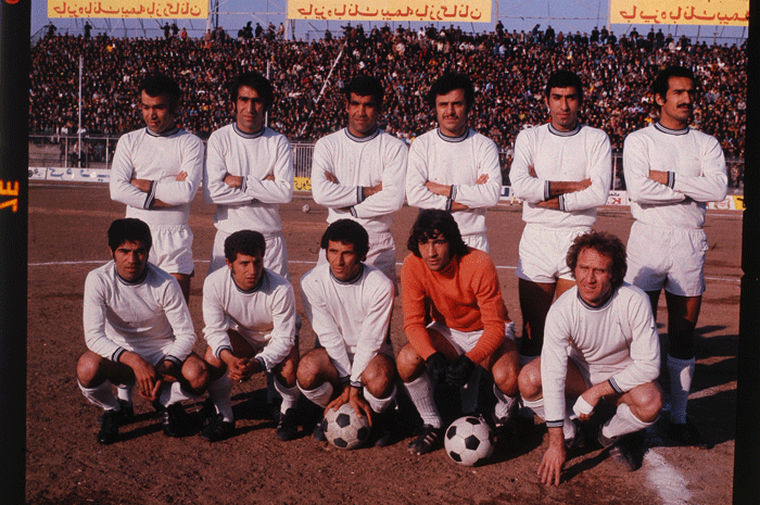 علی پروین: فقط یک جا گریه میکنم | مامان نصرت گفت مگر دیوانهای میخواهی ازدواج کنی؟! | معروف بودم به علی زاغی | دلم برای یک استقلالی تنگ شده است