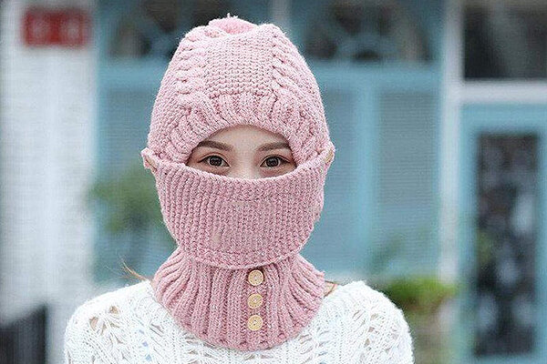 تصاویر | پوششهای عجیبی که در پاییز ۲۰۲۱ مد شدند | از کلاههای اسکی تا ماسکهای دنبالهدار لباس زمستانی - کلاه