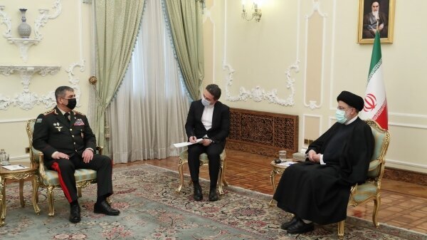 رئیس جمهور در دیدار وزیر دفاع آذربایجان