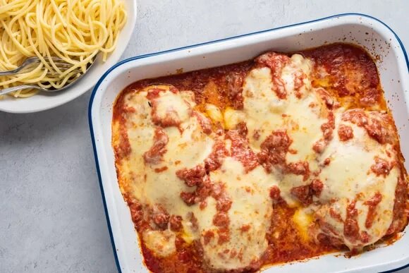 طرز تهیه مرغ و پنیر ساده با اسپاگتی | غذایی خوشمزه با دستور پخت آسان