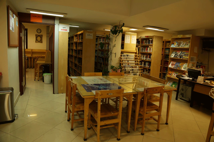 نیکوکاری از غرب تهران تا نقطه صفر مرزی | کودک سیستانی دربغل خواهر شهید تندگویان