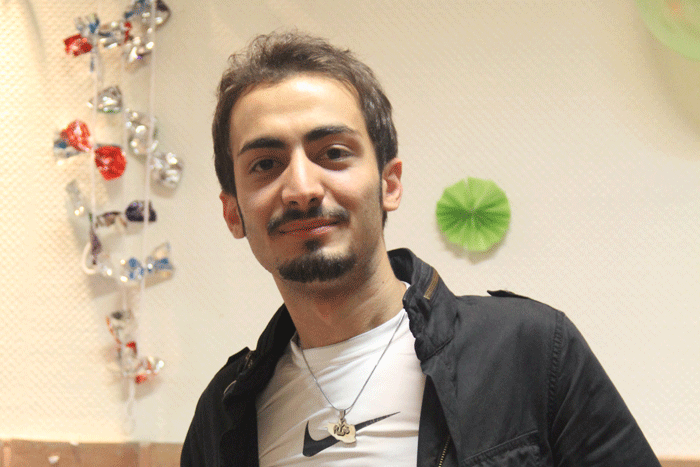 نیکوکاری از غرب تهران تا نقطه صفر مرزی | کودک سیستانی دربغل خواهر شهید تندگویان