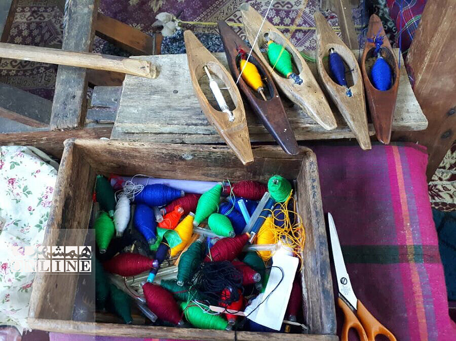 تصاویر | پوشش خاص زنان گیلانی که دور کمر میبستند | روستای جهانی چادر شب بافی کجاست؟ | آوازه جهانی کمرپیچ قاسمآباد