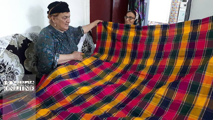 تصاویر | پوشش خاص زنان گیلانی که دور کمر میبستند | روستای جهانی چادر شب بافی کجاست؟ | آوازه جهانی کمرپیچ قاسمآباد