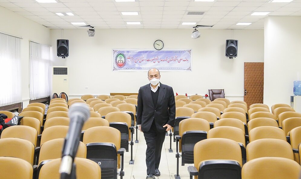 تصویر طبیعت و مادر به جای اسناد ترخیص ! | اعترافات عجیب درباره شیوههای پرداخت رشوه در دادگاه کروز | مسئولان در خروجی گمرک هدیه میگرفتند