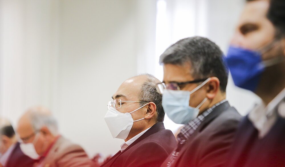 تصویر طبیعت و مادر به جای اسناد ترخیص ! | اعترافات عجیب درباره شیوههای پرداخت رشوه در دادگاه کروز | مسئولان در خروجی گمرک هدیه میگرفتند