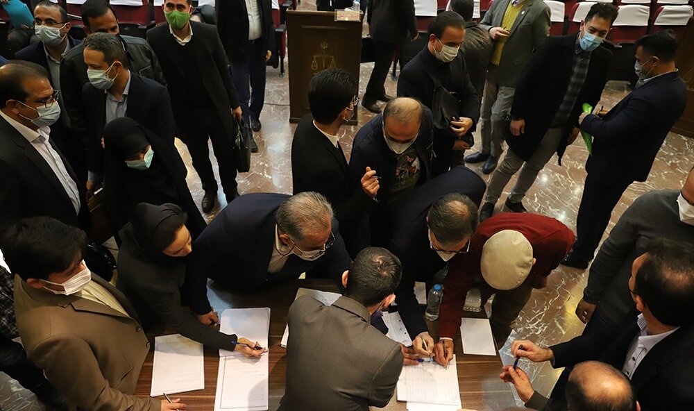 ماجرای ادامه دار رشوه در بهشت زمین خواران | پای یک زن هم به صف متهمان باز شد | متهم: پول پرداخت کردهام، اما رشوه ندادهام