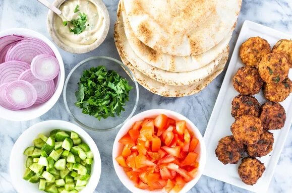 طرز تهیه ساندویچ فلافل با نان پیتا ؛ غذایی که باید امتحان کنید