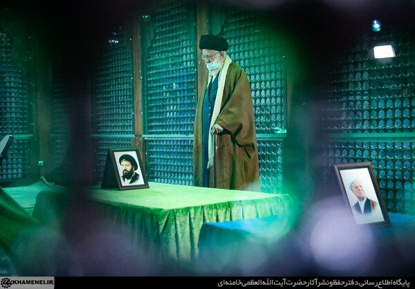 تصاویر | جزئیاتی از حضور رهبر انقلاب در بهشت زهرا