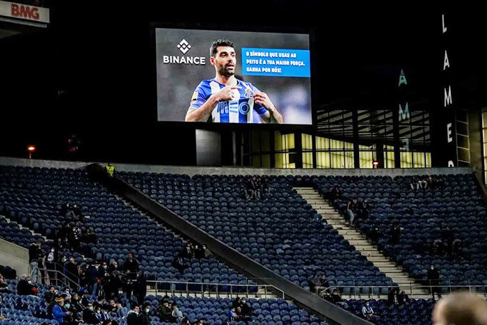 عکس | طارمی با ارز دیجیتال در ورزشگاه پورتو ظاهر شد!