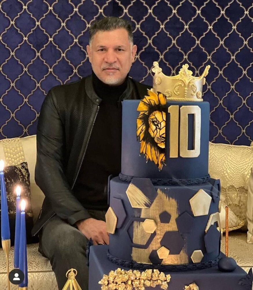 کیک ۵۲ سالگی علی دایی