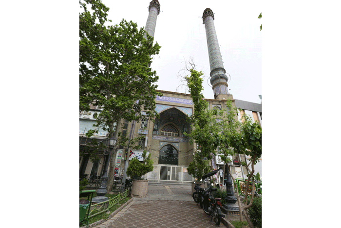 مثلث مبـارزه در نارمـک | خاطرات انقلابی مجری نام آشنا در مسجد سمنگان | نخستین نمازجمعه مردمی شهر تهران در کجا برگزار شد؟