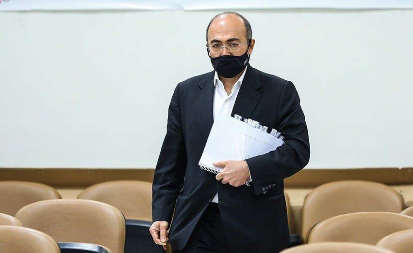 متهم: من سیاسی نیستم | قاضی: اما این پولها برای انتخابات خرج شده است | پای کروز به کیسههای هوا هم باز شد