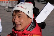 تصاویر | «جکی چان» در مراسم حمل مشعل المپیک | ستاره و بازیگر سرشناس سینمای اکشن به دیوار چین رسید