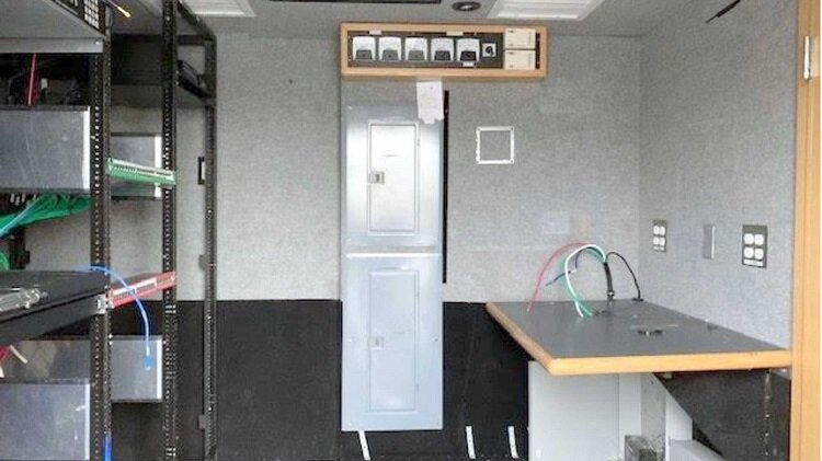 تصاویر | فروش اتاق فرماندهی سیار FBI